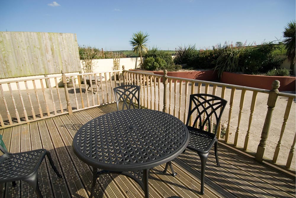 Charming outside deck area